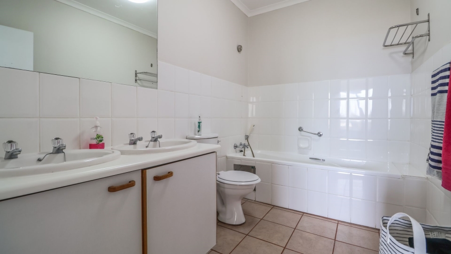 3 Bedroom Property for Sale in Castleton Western Cape